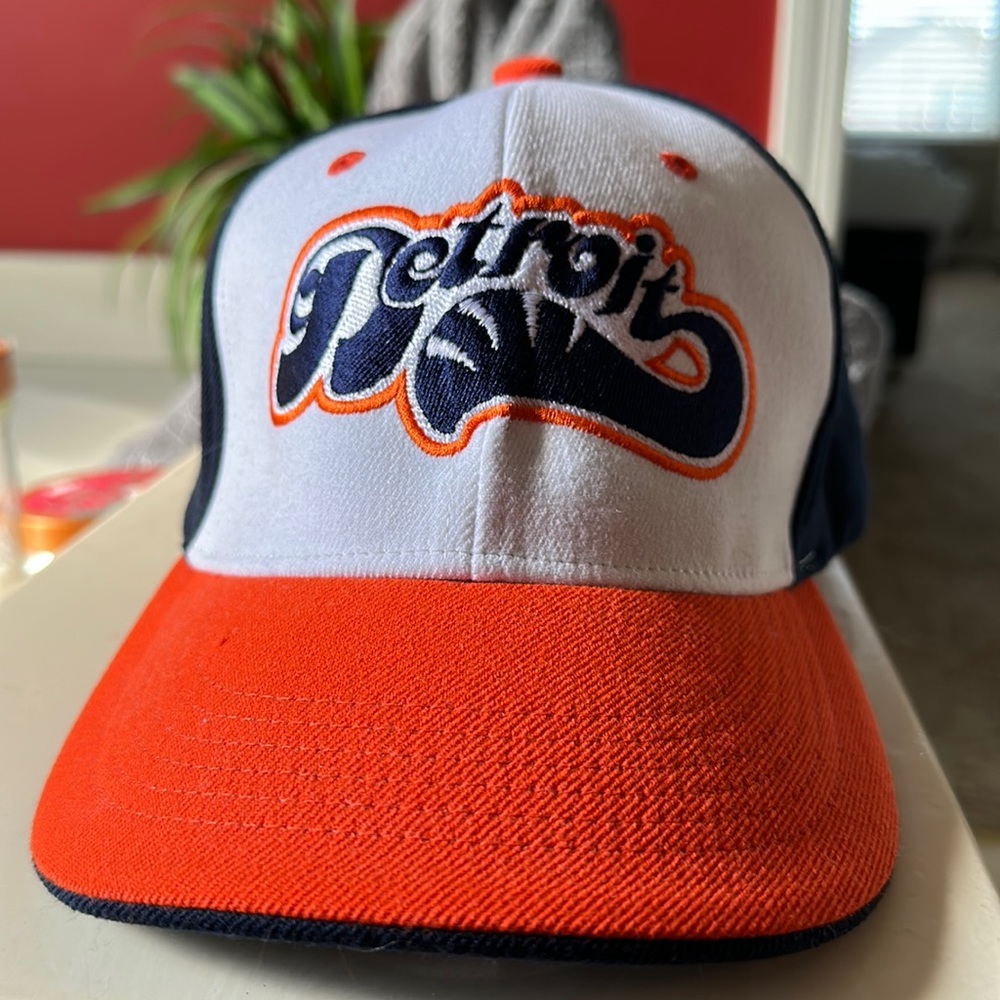Detroit hat. Worn 1x for pictures.